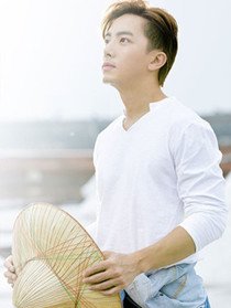 毕国建(谢坤达 饰)