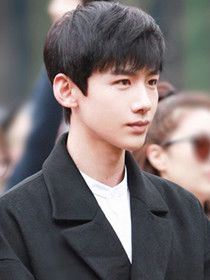 李洛书(白敬亭 饰)